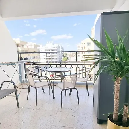 Апартаменты Chic 2Br Apartment Cozy And Modern Stay Ларнака