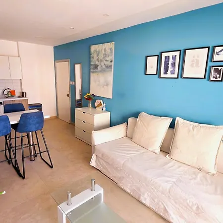 Апартаменты Chic 2Br Apartment Cozy And Modern Stay Ларнака
