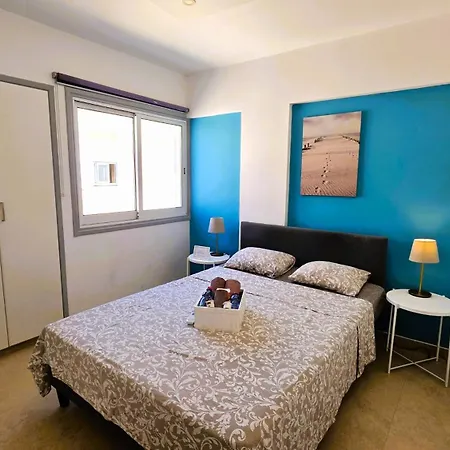 Апартаменты Chic 2Br Apartment Cozy And Modern Stay