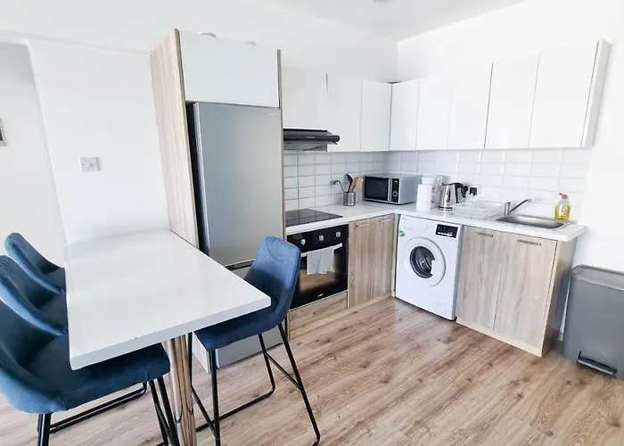 Modern Retreat: 2br Stylish With Comfy Rooms! Smart Tv With 200mbps Internet Apartmán Larnaca