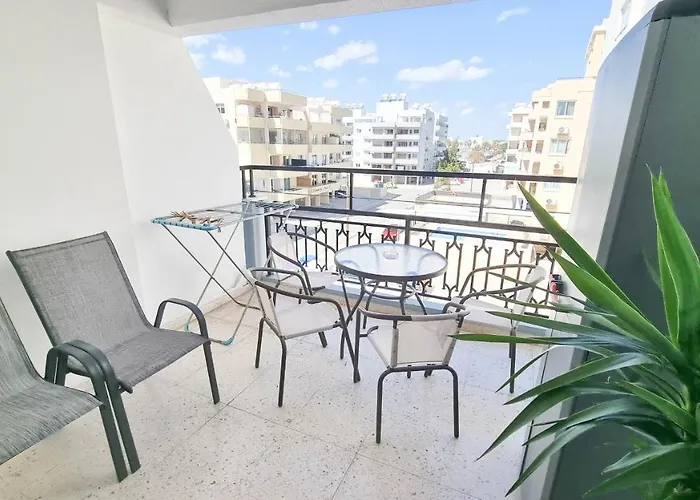Modern Retreat: 2br Stylish With Comfy Rooms! Smart Tv With 200mbps Internet Apartmán Larnaca